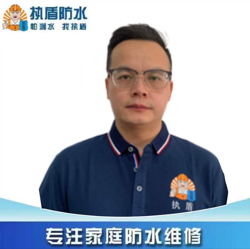 羅工（市場部經理）