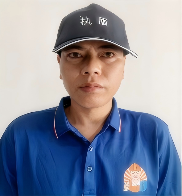 技術工長：何師傅